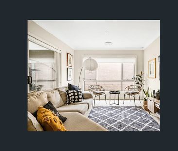 STUNNING 4 BEDROOM FAMILY HOME!! - Photo 3