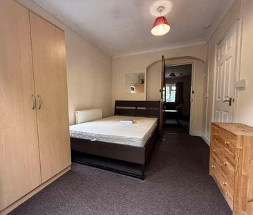 Broadlands Road, SO17 - Photo 3