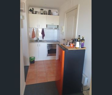 Inner City Living! - Photo 2