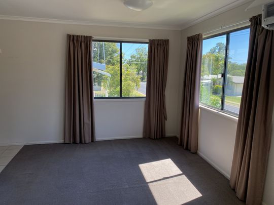 Spacious Family Home in Middlemount - Photo 1