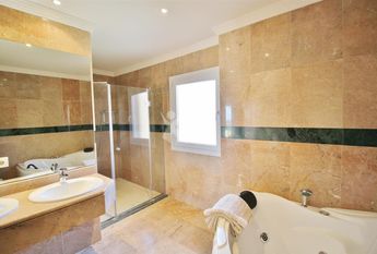 Luxury 2 bedrooms Penthouse Duplex for rent in Nueva Andalucia