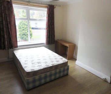 5 bedroom semi-detached house to rent - Photo 4