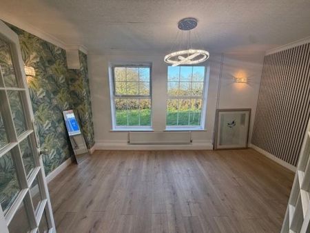 5 bedroom detached house to rent - Photo 3