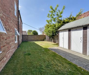 2 bedroom Flat To Let - Photo 1
