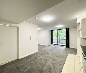 Extra Large Studio With A/C at the heart of Ultimo - 'Quadrant' - Photo 3