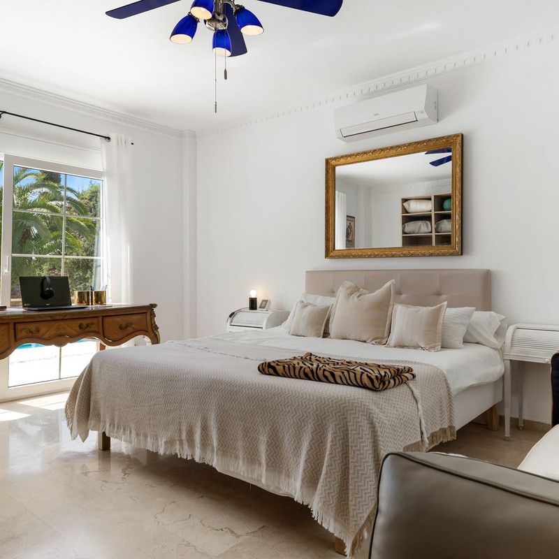 Detached Villa · El Paraiso - Photo 1