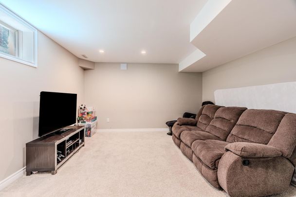 For Lease - 893 Bitterbush Crescent, London North, Ontario - Photo 1