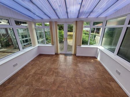 3 bedroom semi-detached house to rent - Photo 2