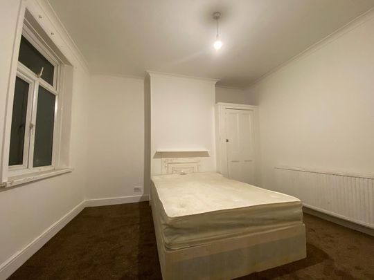 Room in a Shared House, Quebec Road, IG1 - Photo 1