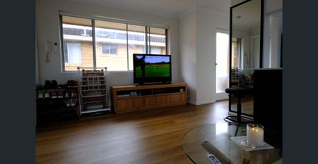 Newly Renovated furnished 2BR apartment close to the station - Photo 5