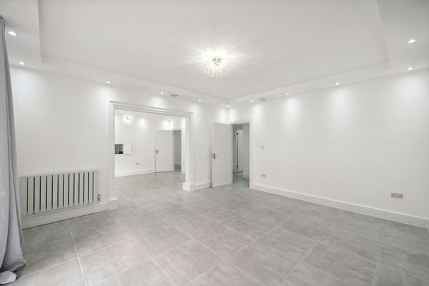 A spacious 4 bedroom flat to rent in Marylebone W2 - Photo 1