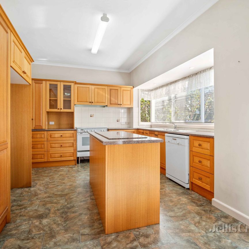 2 Gillies Street North, Lake Wendouree - Photo 1