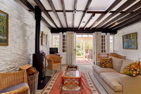 1 bedroom character property to rent - Photo 5