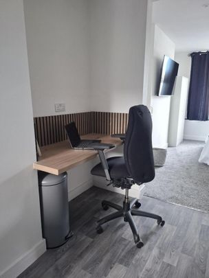 1 bedroom in a house share to rent - Photo 1