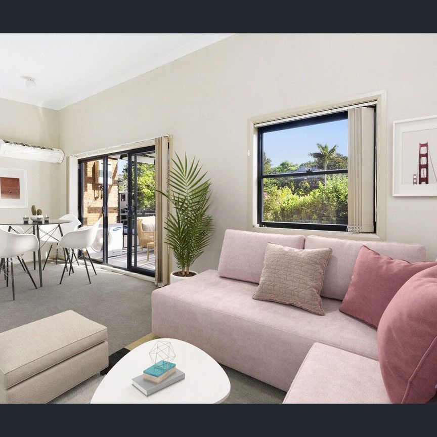 Spacious North Facing Living - Photo 1