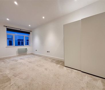 Bartley Way, Hook, Hampshire, RG27 - Photo 3