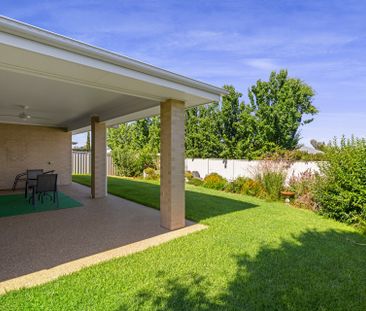 Fully Furnished Three Bedroom Home - Photo 5