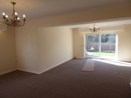 35 Gorse Lane, - Photo 2