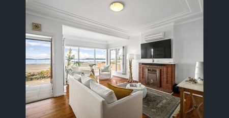 Much loved ocean front cottage in prized location - Photo 5