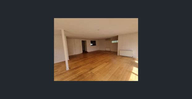 3 Bedroom house in quiet area, next to Thornbury high school, big backyard. - Photo 1