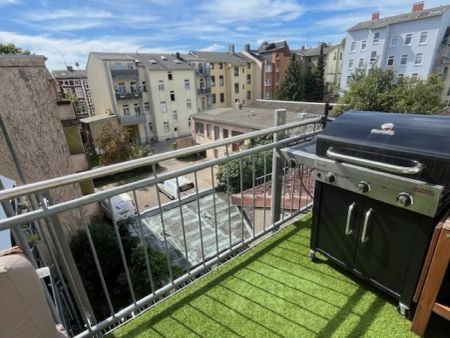 Schöne 3,5-Zimmer-Wohnung mit Balkon im Lassallehof! - Foto 2