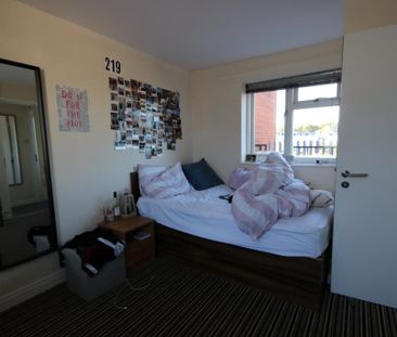 4 bedroom flat to rent - Photo 6