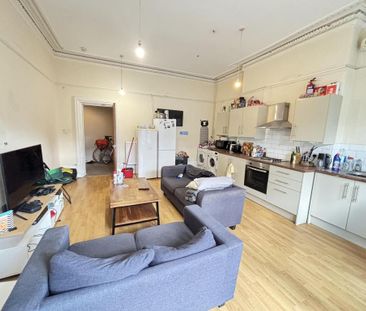 4 bedroom flat to rent - Photo 3