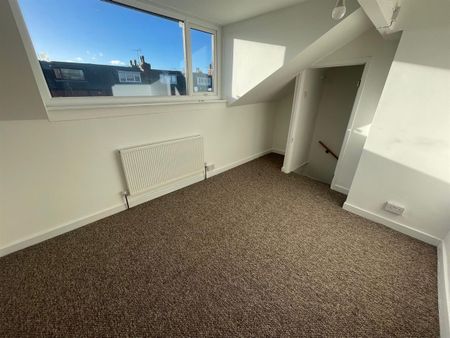 Cross Flatts Parade, Leeds - Photo 3