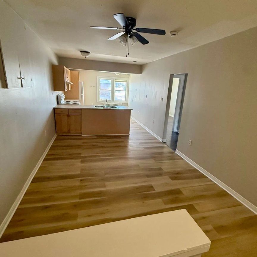 108 Mississaga Street W #D - Photo 1