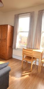 1 bedroom Flat To Let - Photo 3