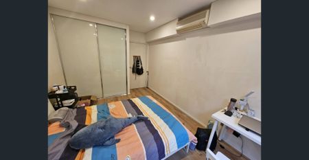 Fully Furnished-Stylish High-Level Apartment with Furnishings | Prime Wolli Creek Location | Resort-Style Facilities | Walk to Train & Shops - Photo 5
