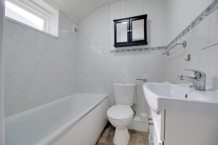 2 bedroom terraced house to rent - Photo 5