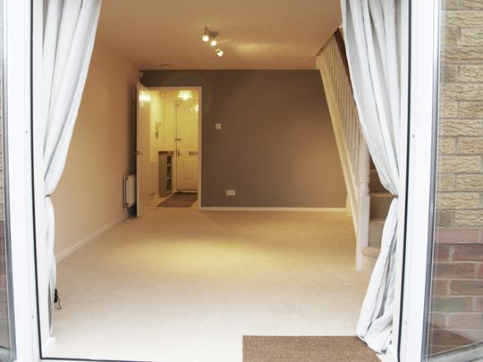 Terraced House to rent on - Photo 1