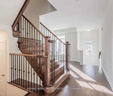 Townhouse For Lease | E8118538 - Photo 4