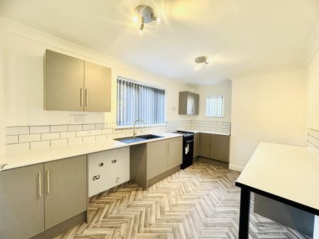 3 bedroom semi-detached house to rent - Photo 5