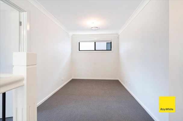 A near new freestanding and modern house ready to move in - Photo 1