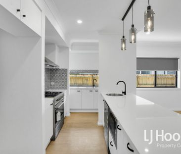 STUNNING HOME IN 'THE BANKS' - WALKING DISTANCE TO LOGAN RESERVE ST... - Photo 5