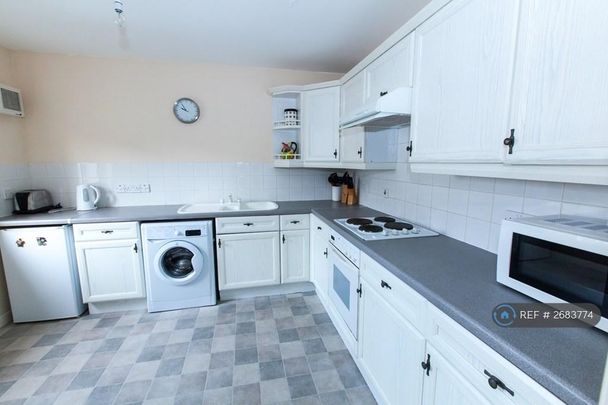 1 bedroom in a flat share to rent - Photo 1