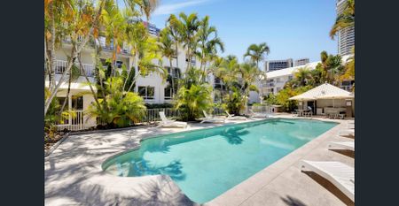 Top-Floor Coastal Living - furnished 1 bedroom - Photo 3