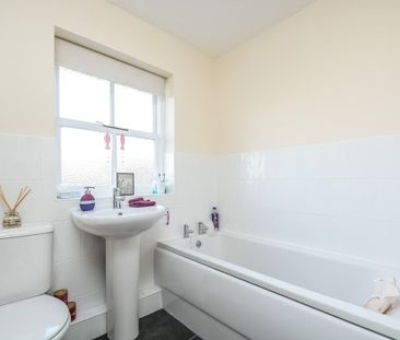 3 bedroom semi-detached house to rent - Photo 5