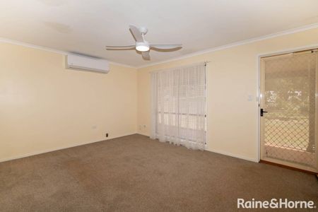 CHARMING 3-BEDROOM HOME WITH ESTABLISHED GARDENS - Photo 3