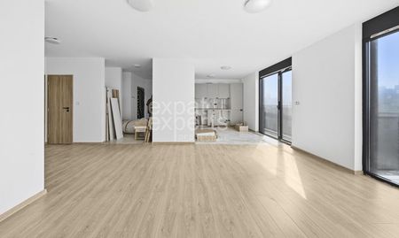 Krásny, svetlý 3i byt 79m2, nezariadený, s balkónom, v dobrej lokalite - Photo 4