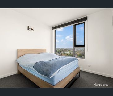 Contemporary Apartment Living with City Views - Photo 2