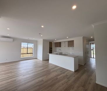 Modern 3-Bedroom Family Home with 2 Bathrooms and Garage - Photo 6