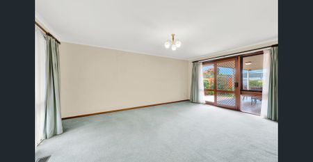 LOCATED IN THE FHSZ & WITHIN METRES TO THE BEACH! - Photo 2