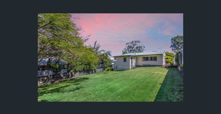 Charming 3 Bedroom Home - Photo 5