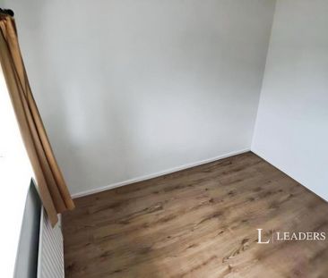 3 bedroom end of terrace house to rent - Photo 2