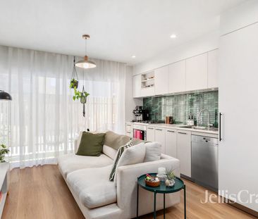 Modern Ground-Floor Apartment with Private Courtyard in a Prime Nor... - Photo 2