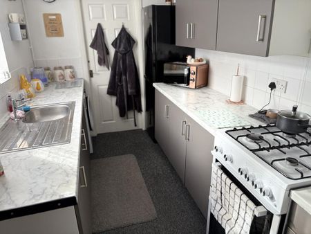 2 bedroom terraced house to rent - Photo 3