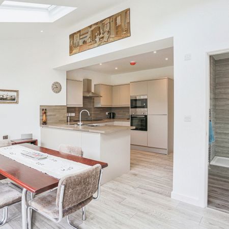 3 bedroom semi-detached house to rent - Photo 3